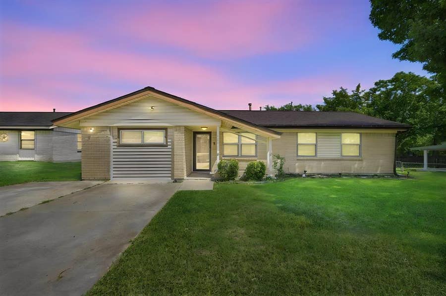 Property photo for 702 Phillips Drive, Ennis, TX