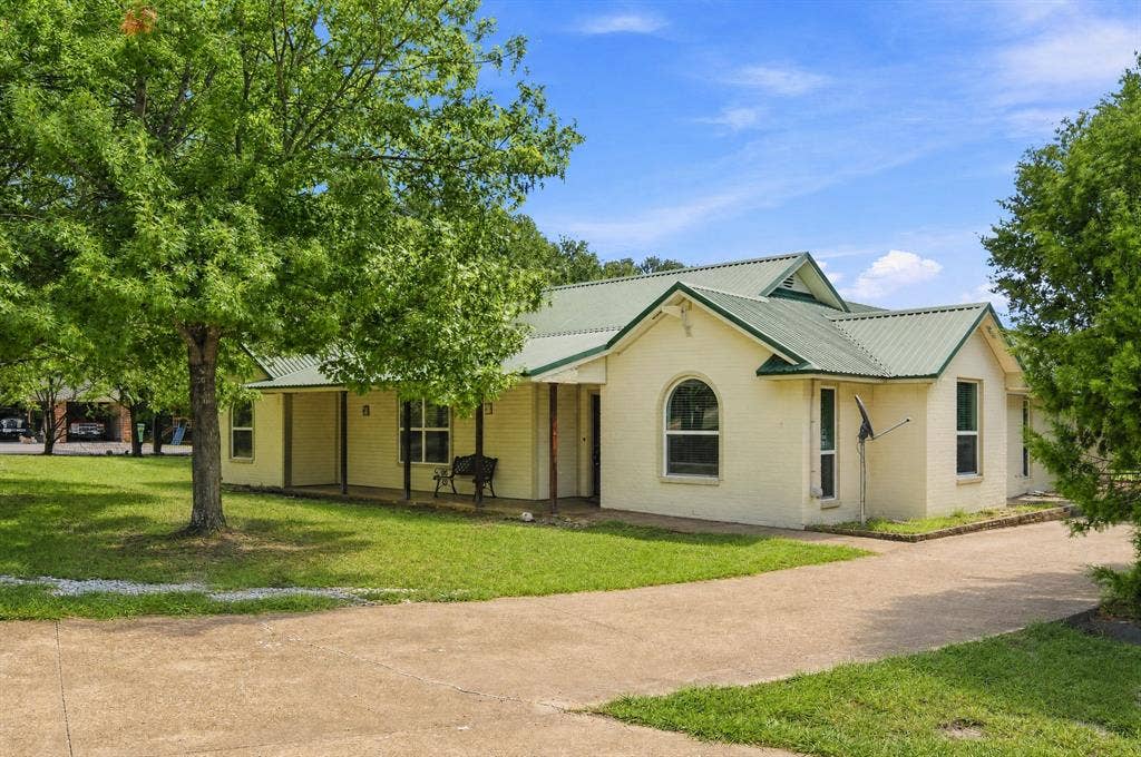 3280 Blackchamp Road, Midlothian, TX 76065