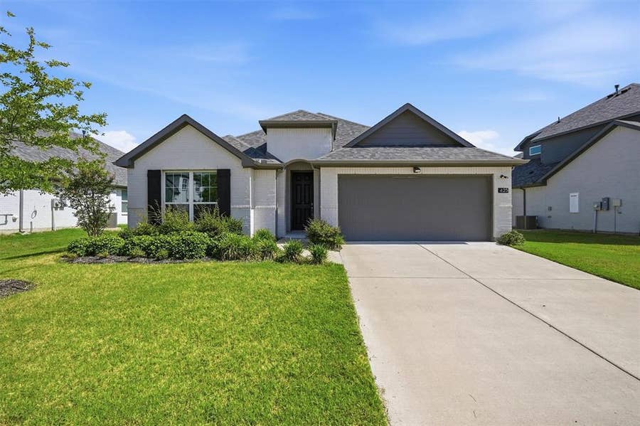 Property photo for 425 Hoot Owl Hill, Celina, TX
