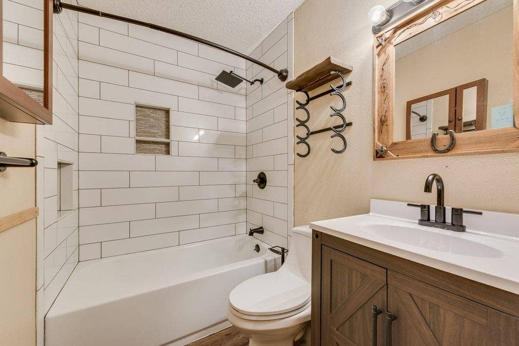 220 Crump Circle, Red Oak, TX 75154 220 Crump Circle, Red Oak, TX 75154