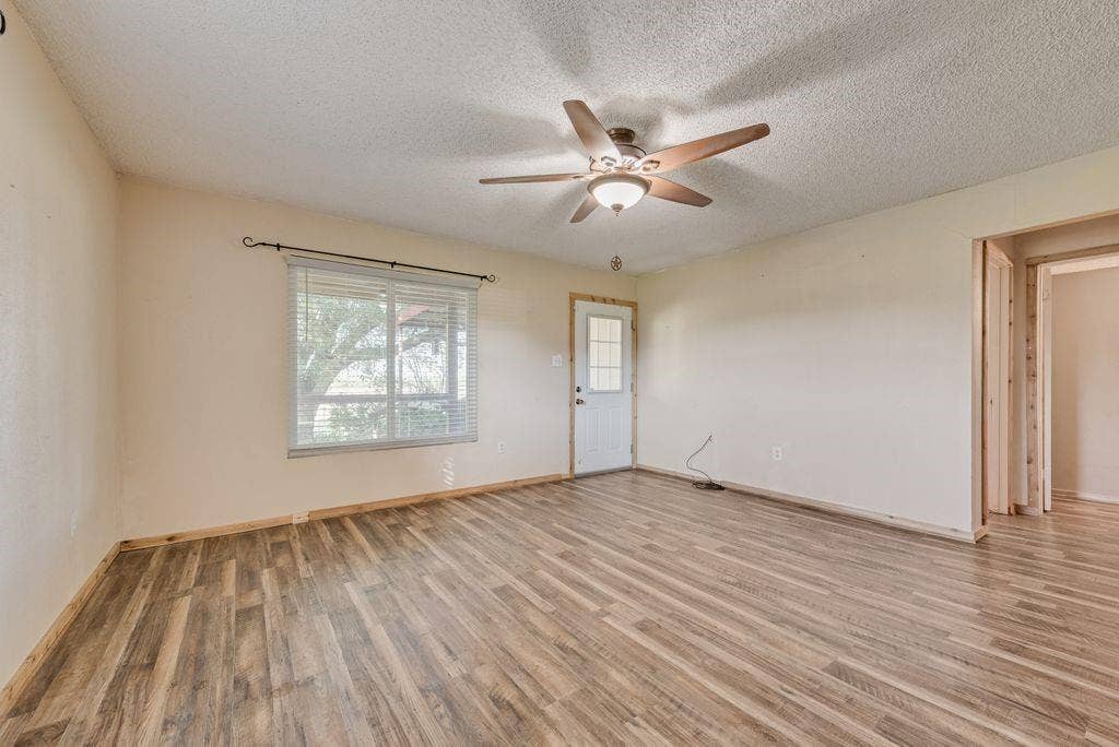 220 Crump Circle, Red Oak, TX 75154 220 Crump Circle, Red Oak, TX 75154