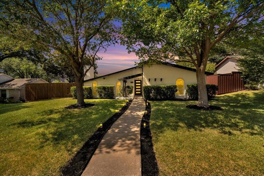 Property photo for 6631 Hunters Ridge Drive, Dallas, TX