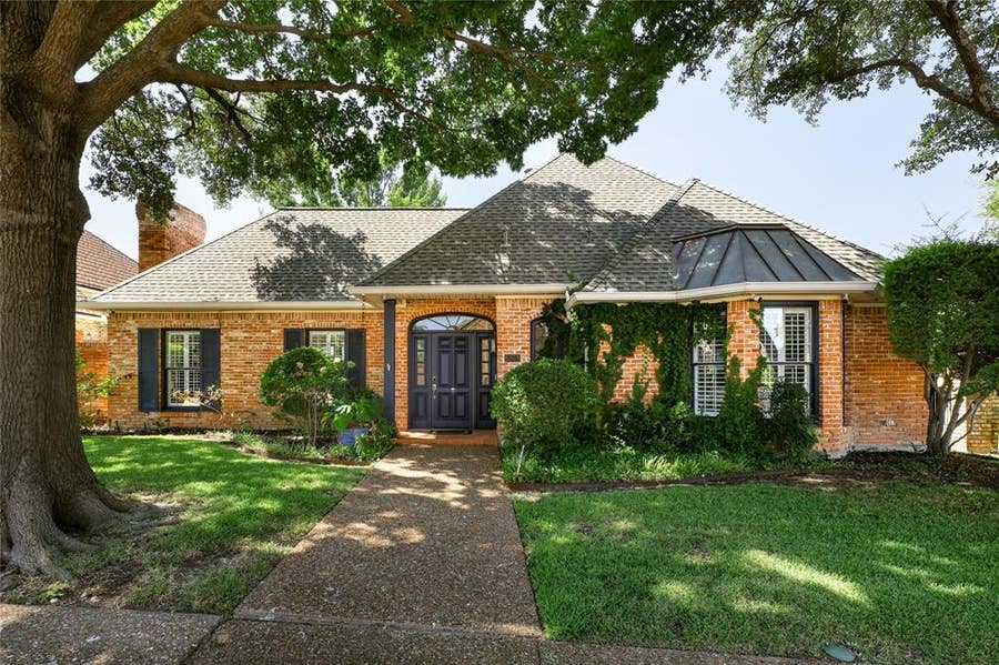 Property photo for 5908 Fallsview Lane, Dallas, TX