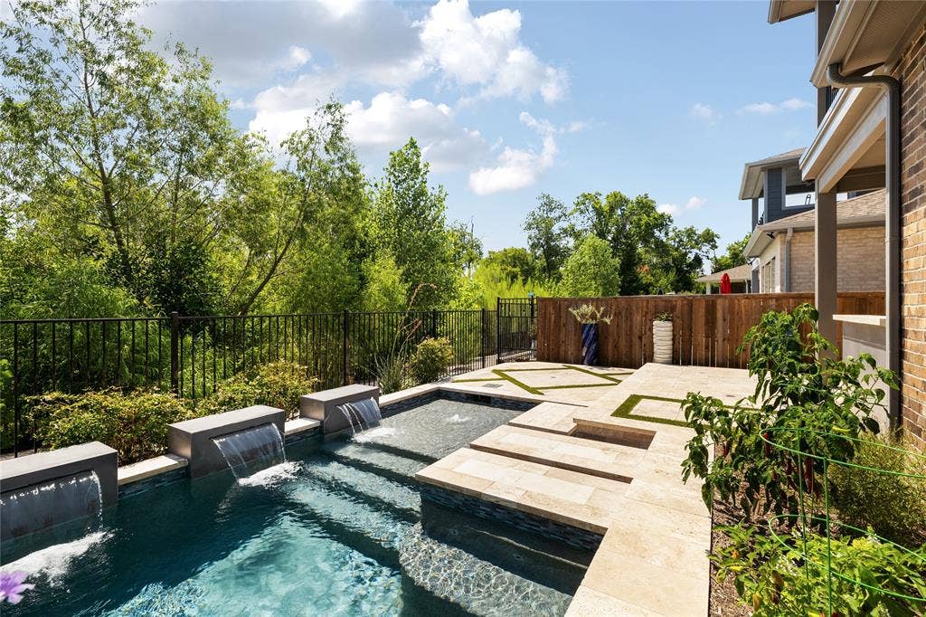 536 Shoreline Street, Plano, TX 75075 536 Shoreline Street, Plano, TX 75075