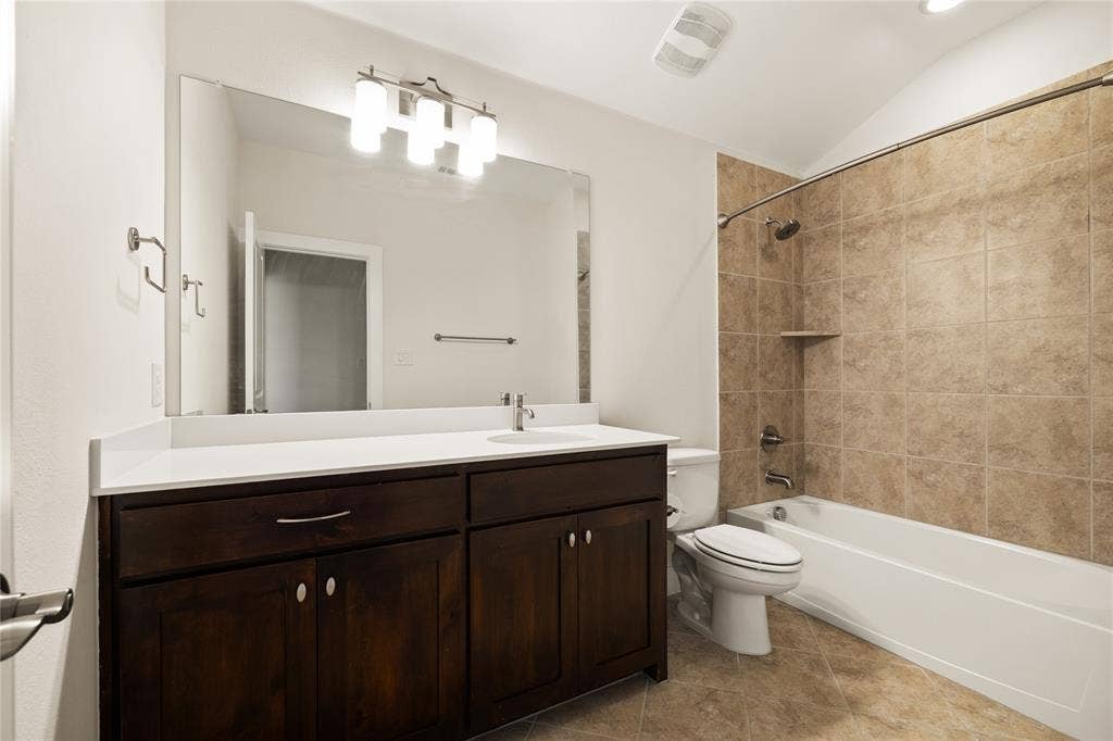 536 Shoreline Street, Plano, TX 75075 536 Shoreline Street, Plano, TX 75075