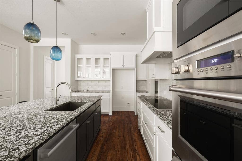536 Shoreline Street, Plano, TX 75075 536 Shoreline Street, Plano, TX 75075