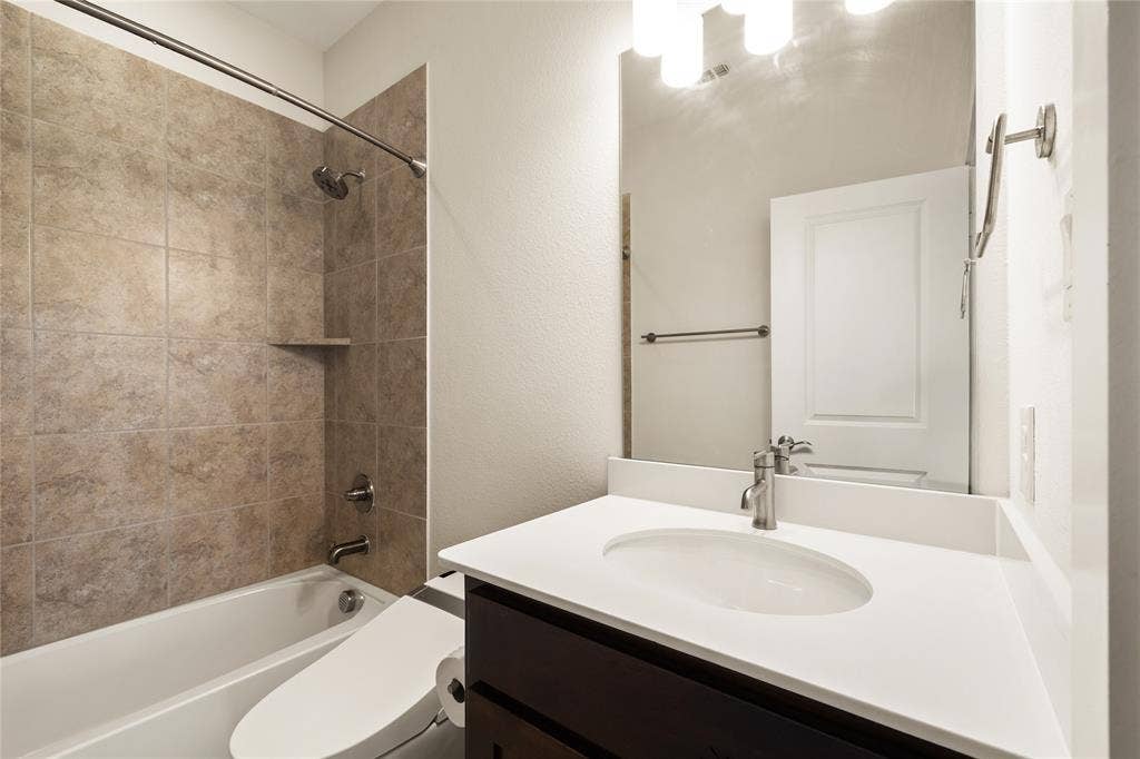 536 Shoreline Street, Plano, TX 75075 536 Shoreline Street, Plano, TX 75075