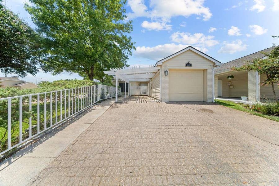 Property photo for 5501 Stoney Glen Drive, Mesquite, TX