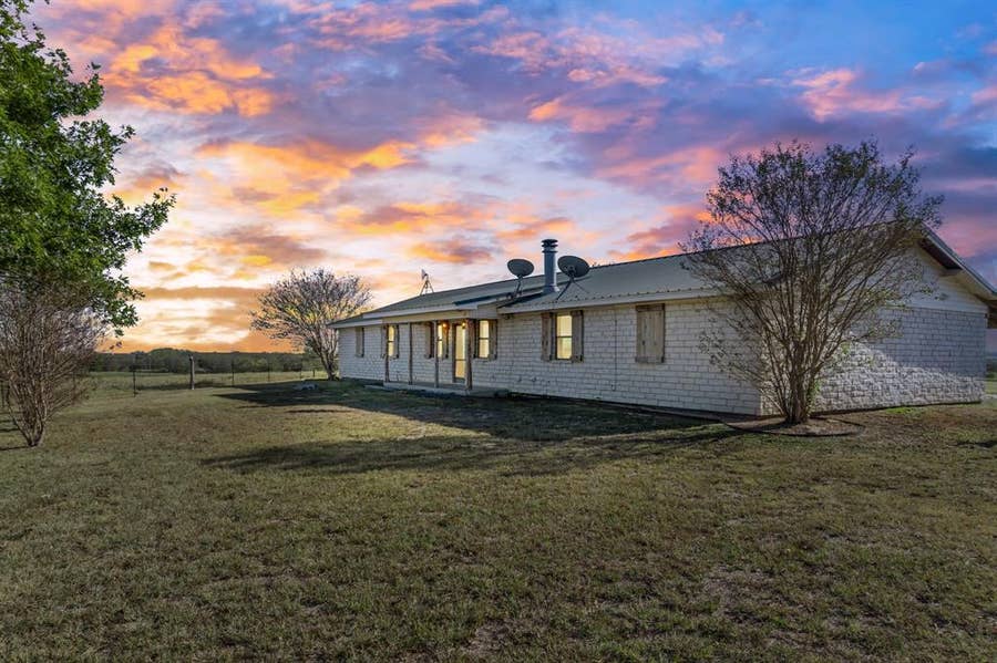 Property photo for 902 Mockingbird Lane, Moody, TX