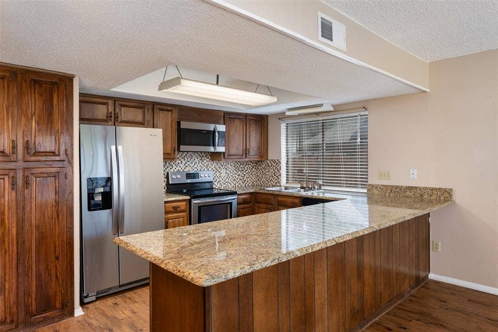 416 Lincoln Drive, Plano, TX 75023 416 Lincoln Drive, Plano, TX 75023