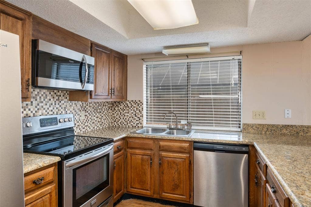 416 Lincoln Drive, Plano, TX 75023 416 Lincoln Drive, Plano, TX 75023