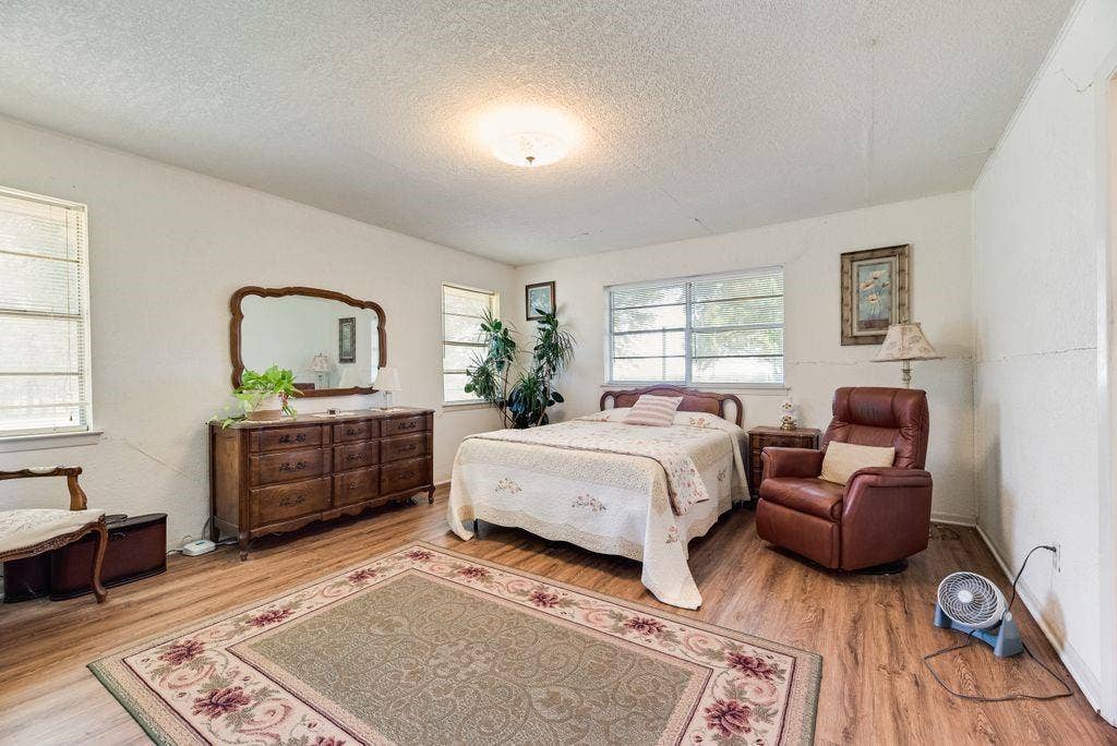 824 Batchler Road, Red Oak, TX 75154 824 Batchler Road, Red Oak, TX 75154