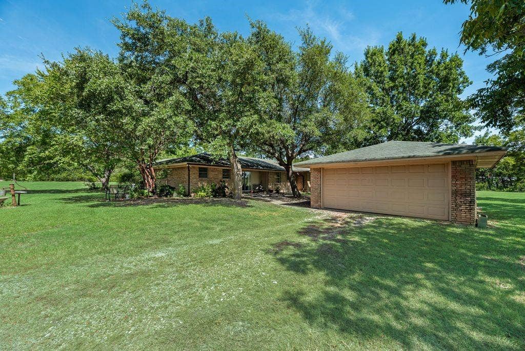 824 Batchler Road, Red Oak, TX 75154 824 Batchler Road, Red Oak, TX 75154