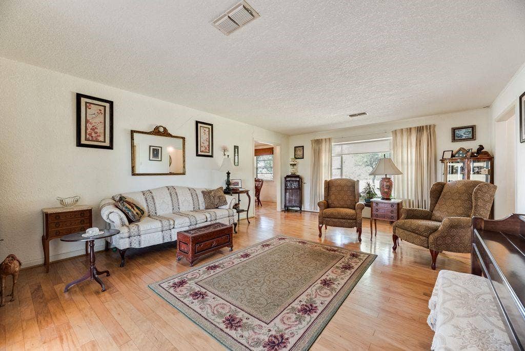 824 Batchler Road, Red Oak, TX 75154 824 Batchler Road, Red Oak, TX 75154