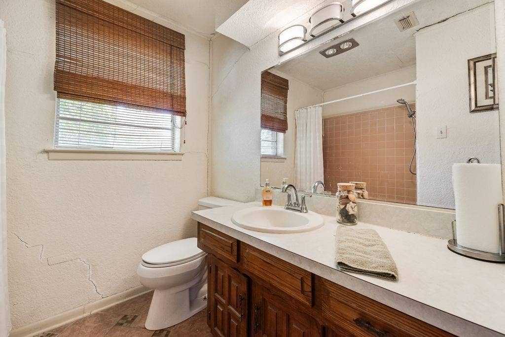 824 Batchler Road, Red Oak, TX 75154 824 Batchler Road, Red Oak, TX 75154