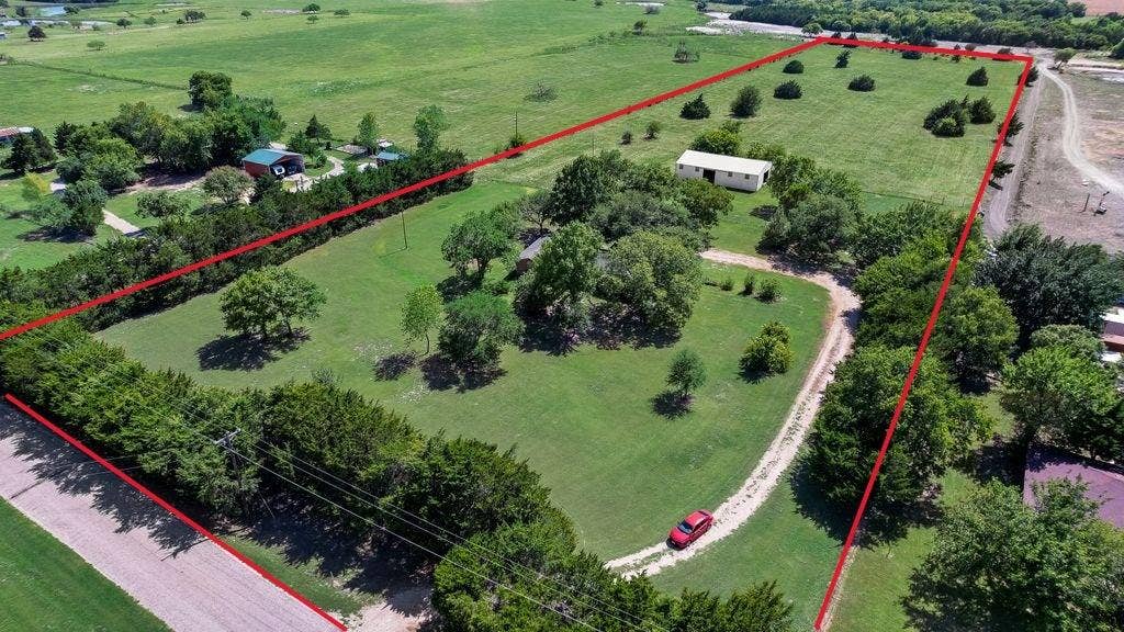 824 Batchler Road, Red Oak, TX 75154 824 Batchler Road, Red Oak, TX 75154
