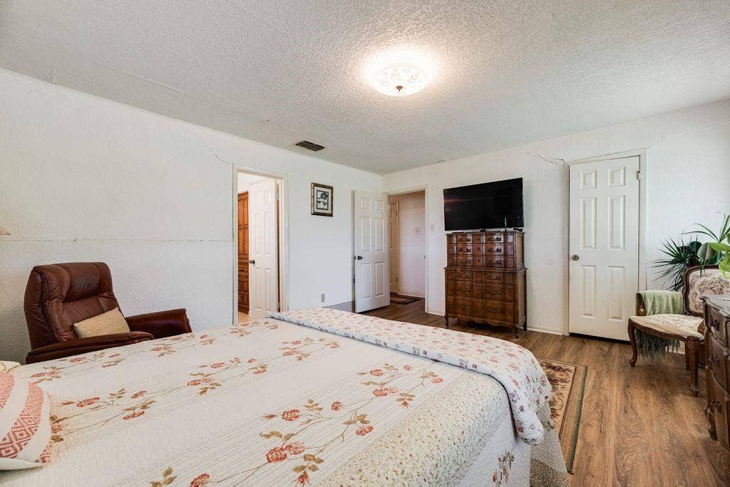 824 Batchler Road, Red Oak, TX 75154 824 Batchler Road, Red Oak, TX 75154