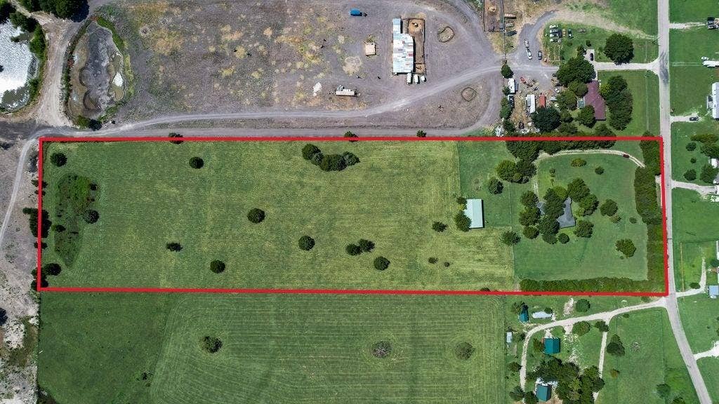 824 Batchler Road, Red Oak, TX 75154 824 Batchler Road, Red Oak, TX 75154