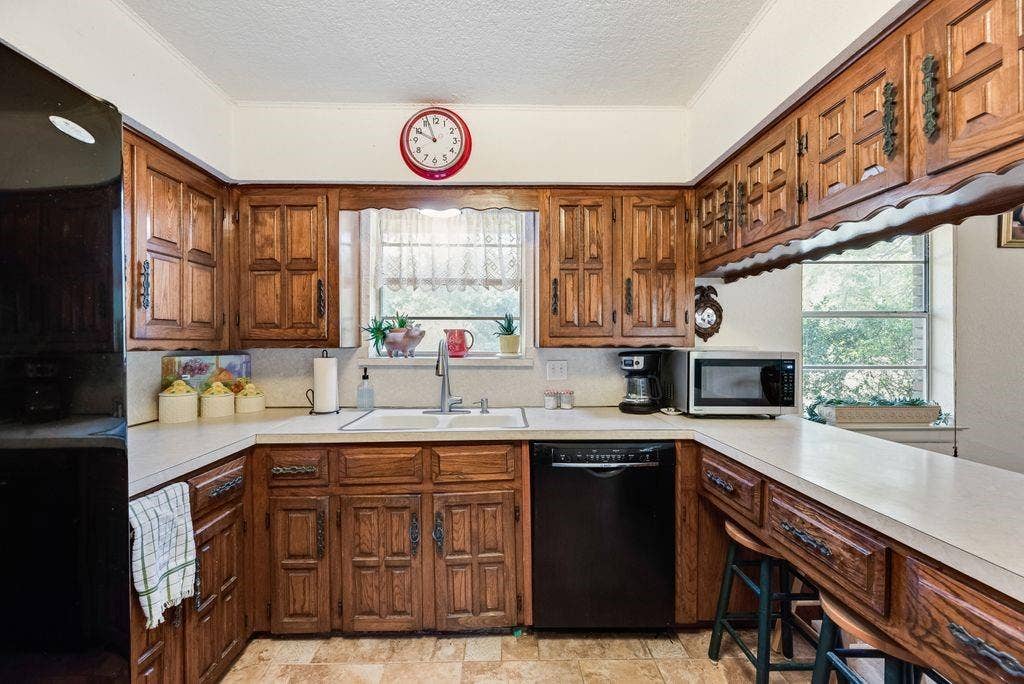 824 Batchler Road, Red Oak, TX 75154 824 Batchler Road, Red Oak, TX 75154