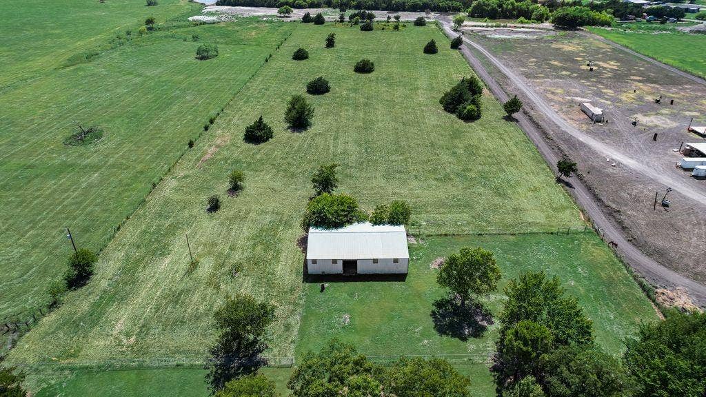 824 Batchler Road, Red Oak, TX 75154 2,400 SF Shop