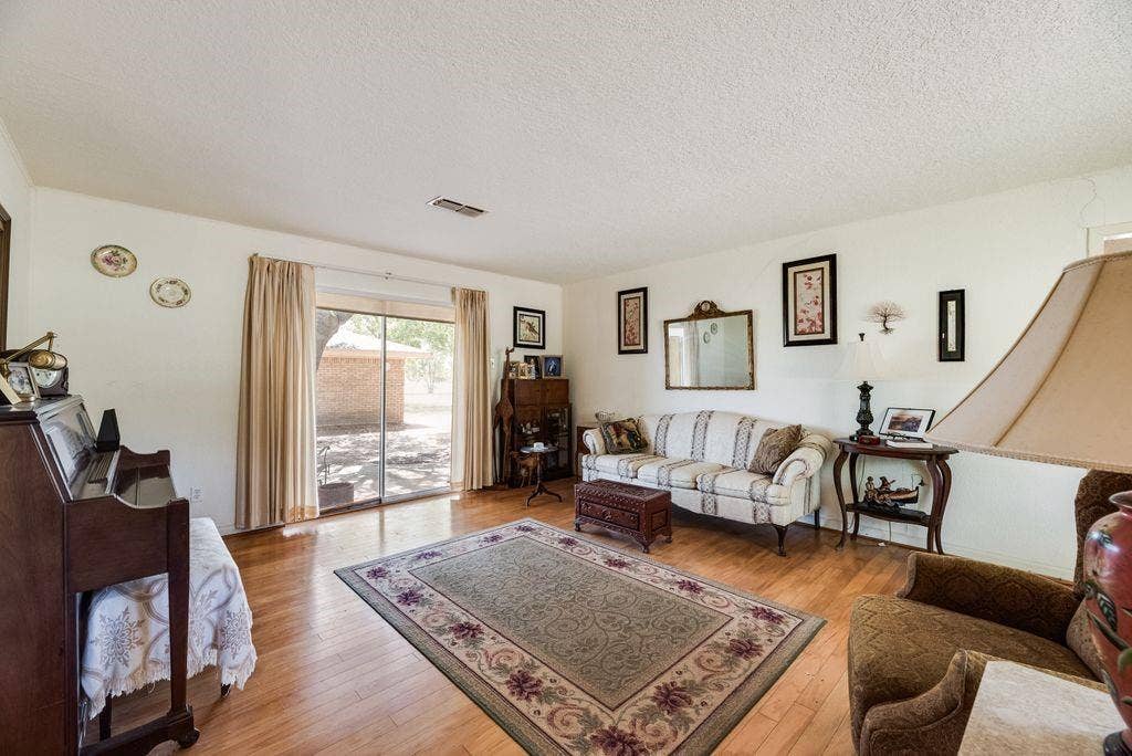 824 Batchler Road, Red Oak, TX 75154 824 Batchler Road, Red Oak, TX 75154