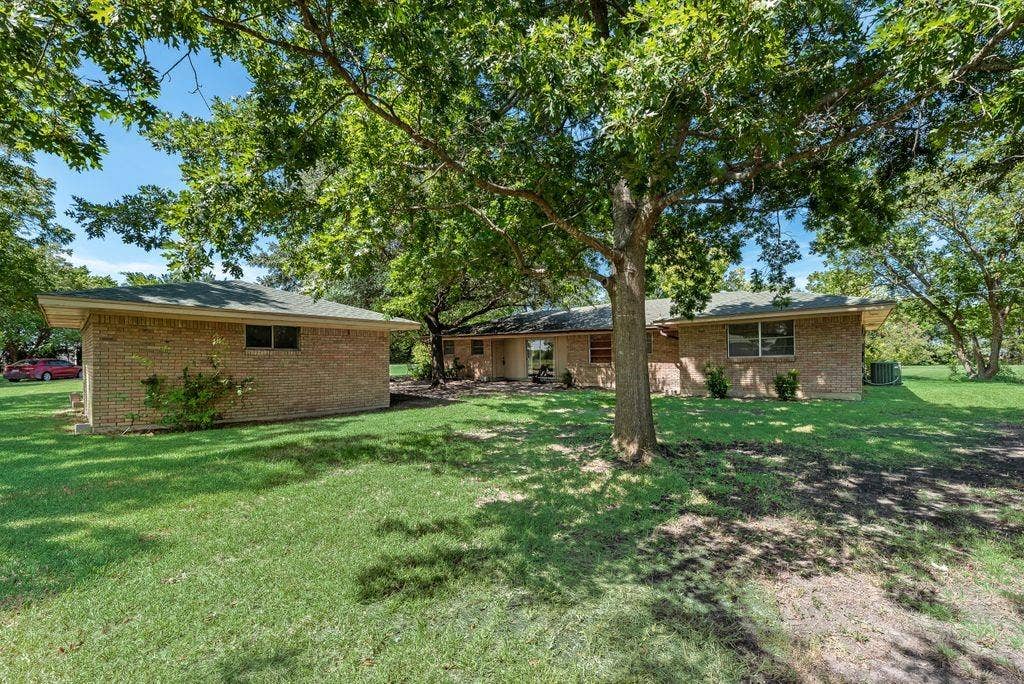 824 Batchler Road, Red Oak, TX 75154 824 Batchler Road, Red Oak, TX 75154