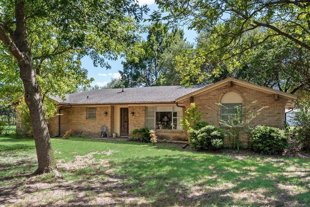 824 Batchler Road, Red Oak, TX 75154 824 Batchler Road, Red Oak, TX 75154