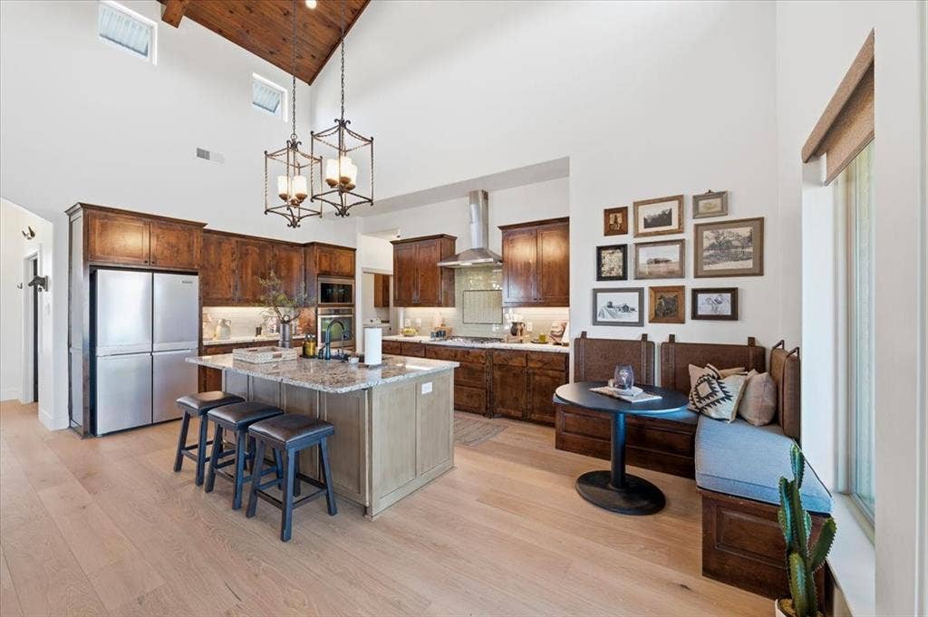 570 S Point Court, Aledo, TX 76008 570 S Point Court, Aledo, TX 76008
