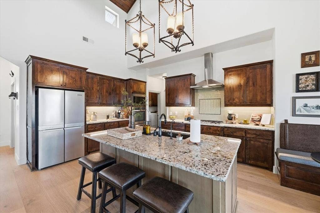 570 S Point Court, Aledo, TX 76008 570 S Point Court, Aledo, TX 76008
