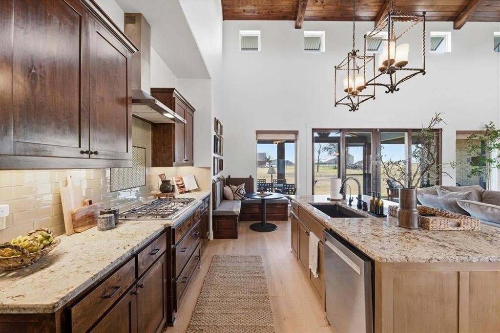 570 S Point Court, Aledo, TX 76008 570 S Point Court, Aledo, TX 76008