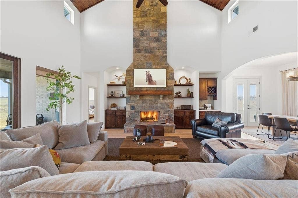 570 S Point Court, Aledo, TX 76008 570 S Point Court, Aledo, TX 76008