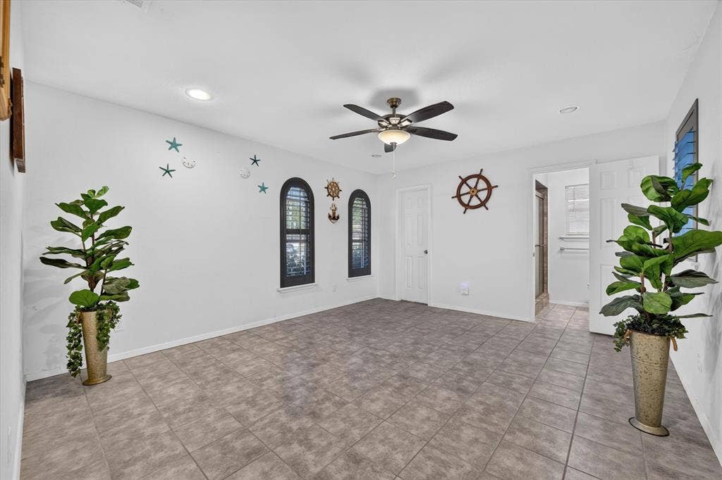 629 Newton Drive, Burleson, TX 76028 629 Newton Drive, Burleson, TX 76028