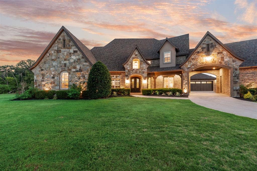737 Manor Drive, Argyle, TX 76226