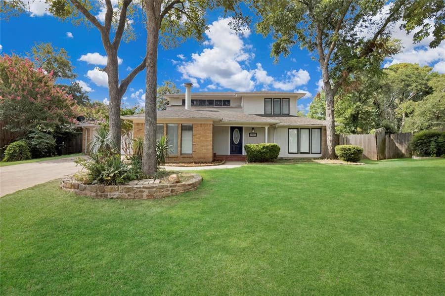 Property photo for 4927 Stage Line Drive, Arlington, TX