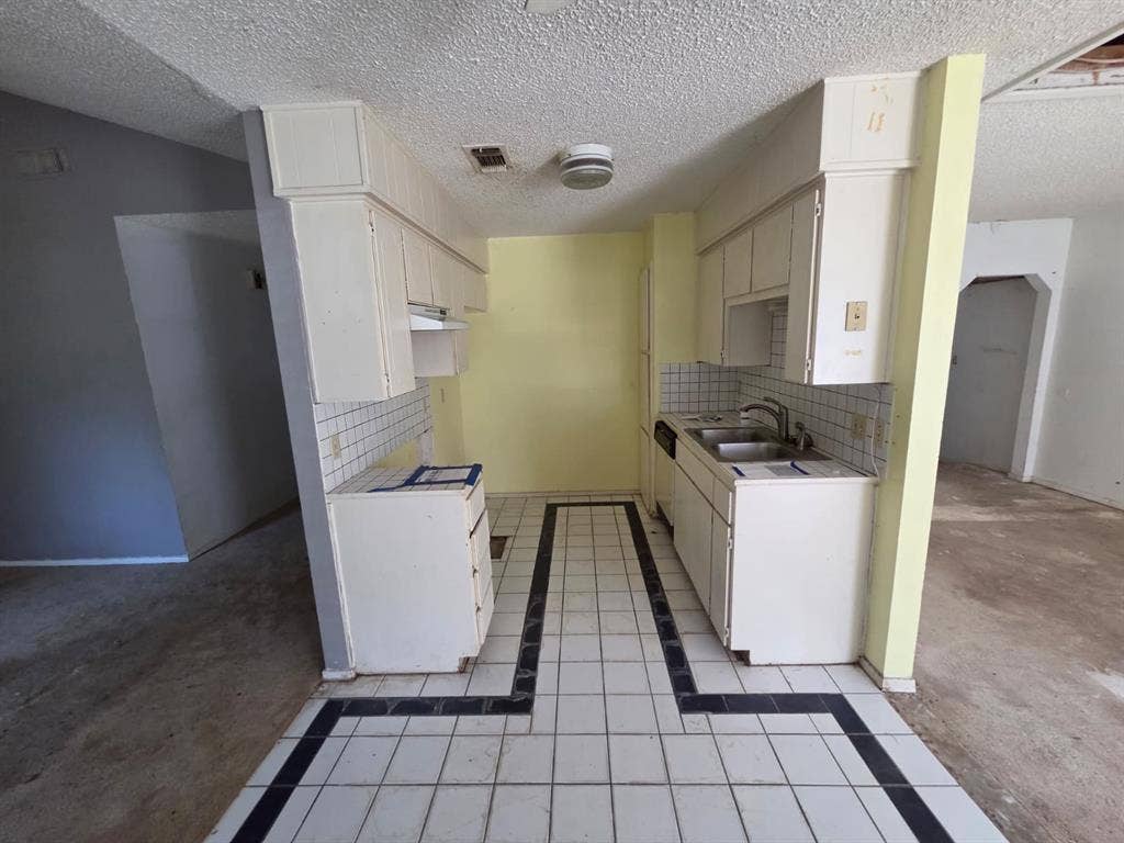 329 Walnut Avenue, Azle, TX 76020 329 Walnut Avenue, Azle, TX 76020