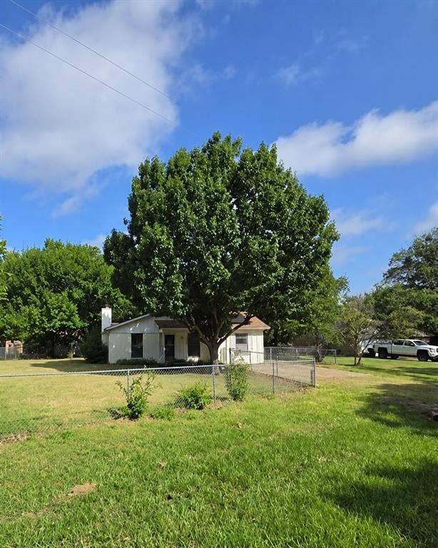 329 Walnut Avenue, Azle, TX 76020 329 Walnut Avenue, Azle, TX 76020