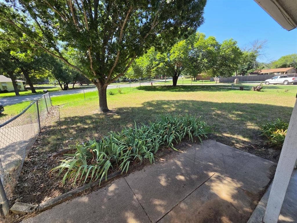 329 Walnut Avenue, Azle, TX 76020 329 Walnut Avenue, Azle, TX 76020