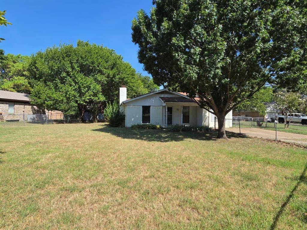 329 Walnut Avenue, Azle, TX 76020 329 Walnut Avenue, Azle, TX 76020