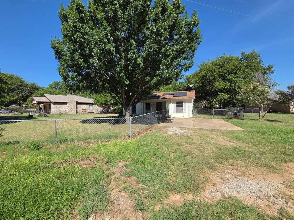 329 Walnut Avenue, Azle, TX 76020 329 Walnut Avenue, Azle, TX 76020