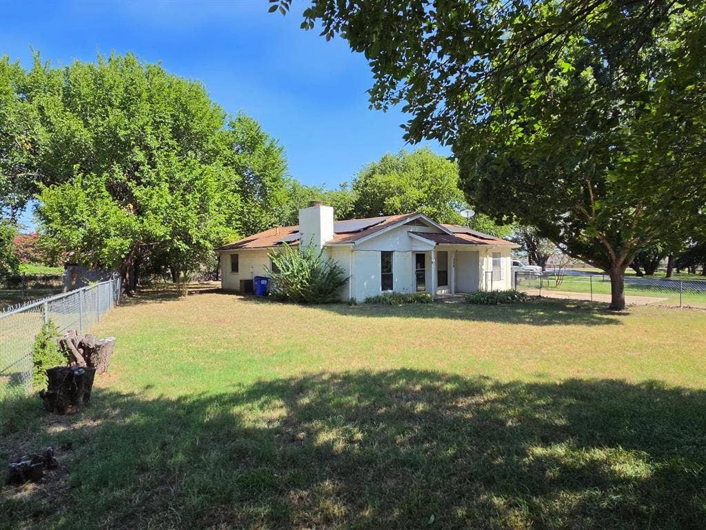 329 Walnut Avenue, Azle, TX 76020 329 Walnut Avenue, Azle, TX 76020
