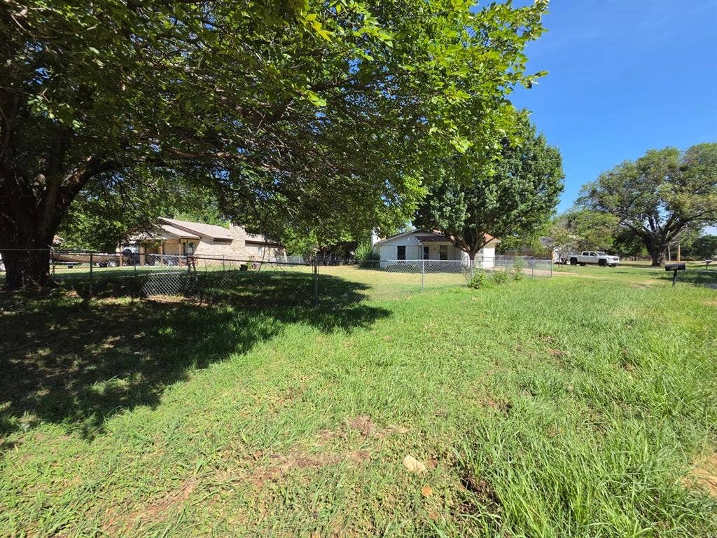 329 Walnut Avenue, Azle, TX 76020 329 Walnut Avenue, Azle, TX 76020