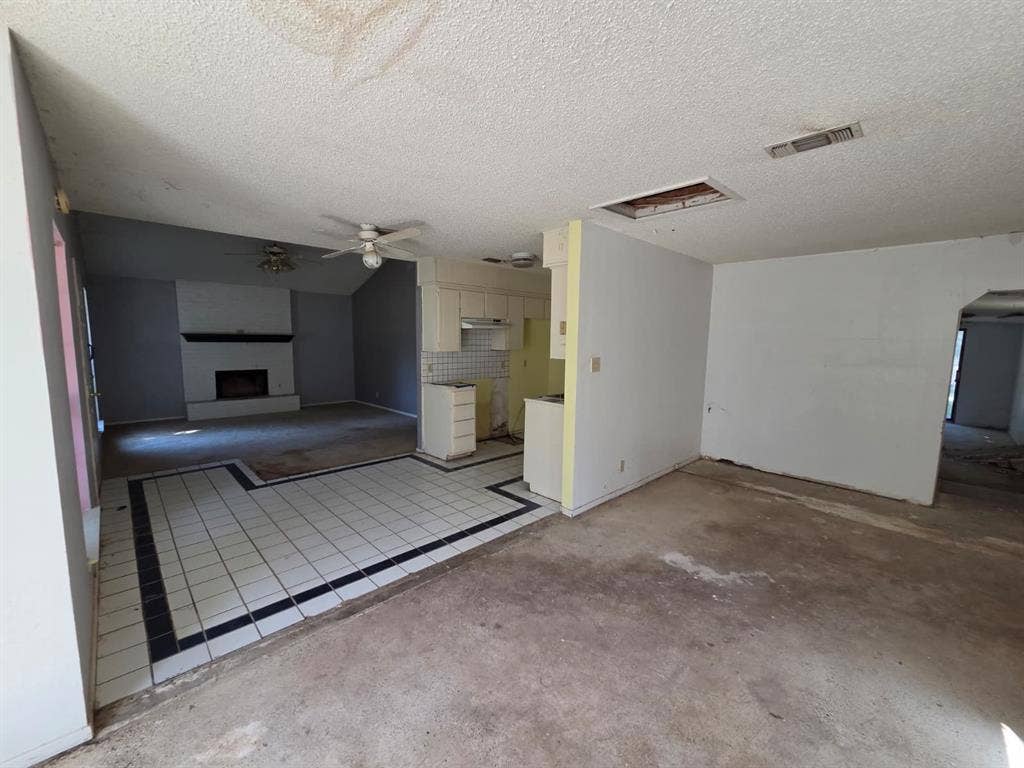 329 Walnut Avenue, Azle, TX 76020 329 Walnut Avenue, Azle, TX 76020