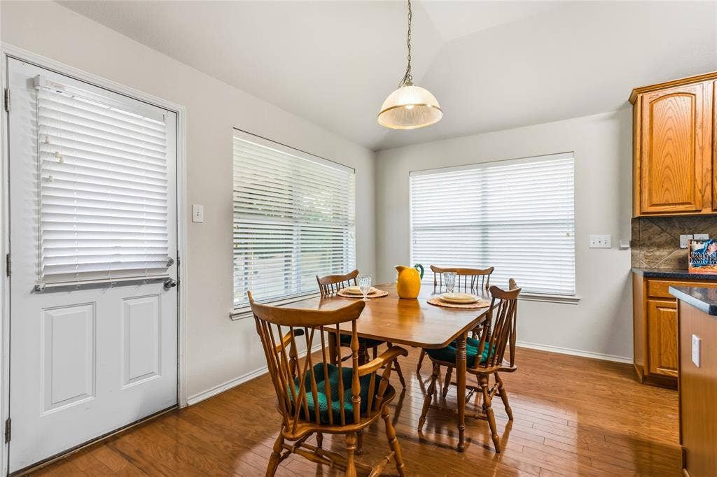 1612 Lakeside Drive, Glenn Heights, TX 75154 Sunny breakfast room off the kitchen