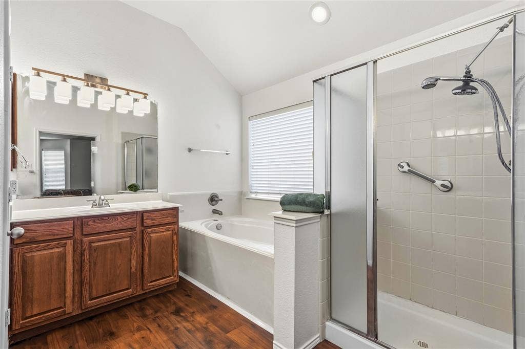 1612 Lakeside Drive, Glenn Heights, TX 75154 Spacious primary bath.