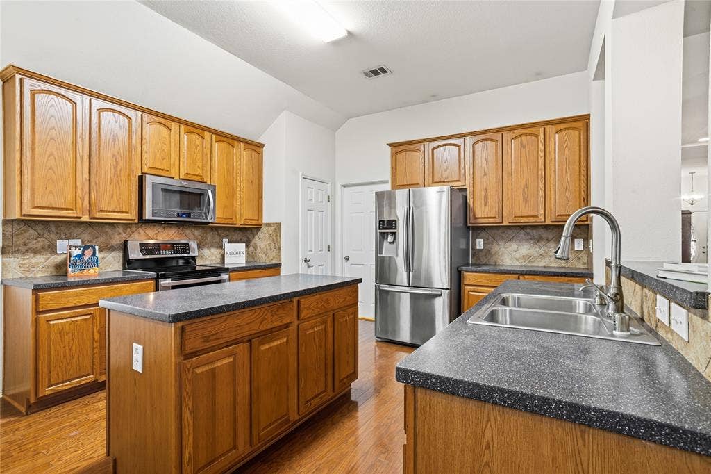 1612 Lakeside Drive, Glenn Heights, TX 75154 Spacious kitchen with an island and a bar.