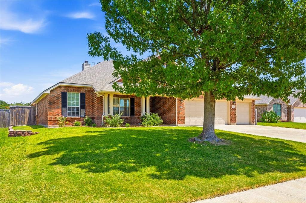 1612 Lakeside Drive, Glenn Heights, TX 75154 1612 Lakeside Drive, Glenn Heights, TX 75154