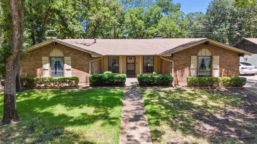 Property photo for 1611 Phyllis Court, Irving, TX