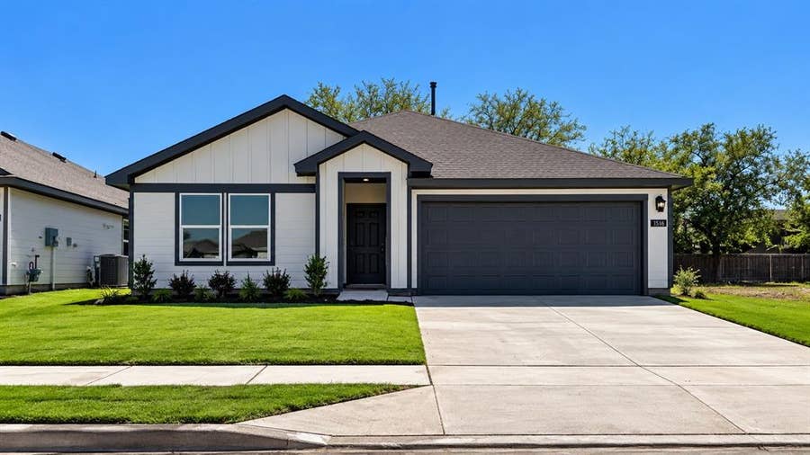 Property photo for 1516 LEMON TREE Lane, Fort Worth, TX