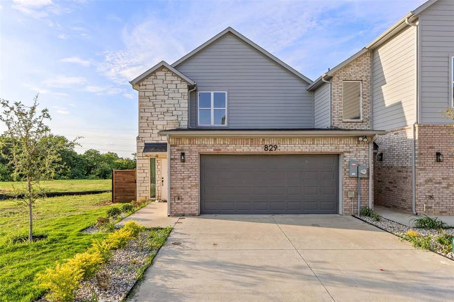 Property photo for 829 Premier Parkway, Grand Prairie, TX