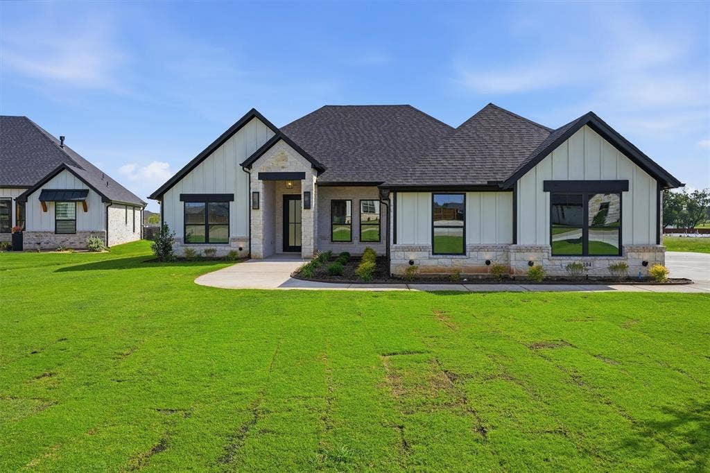 104 Hazlewood Court, Granbury, TX 76049 104 Hazlewood Court, Granbury, TX 76049